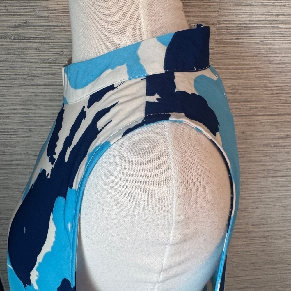 Mud Pie Light Blue/navy floral sleeveless dress. Slits on side.keyhole back Sz L - Picture 7 of 9